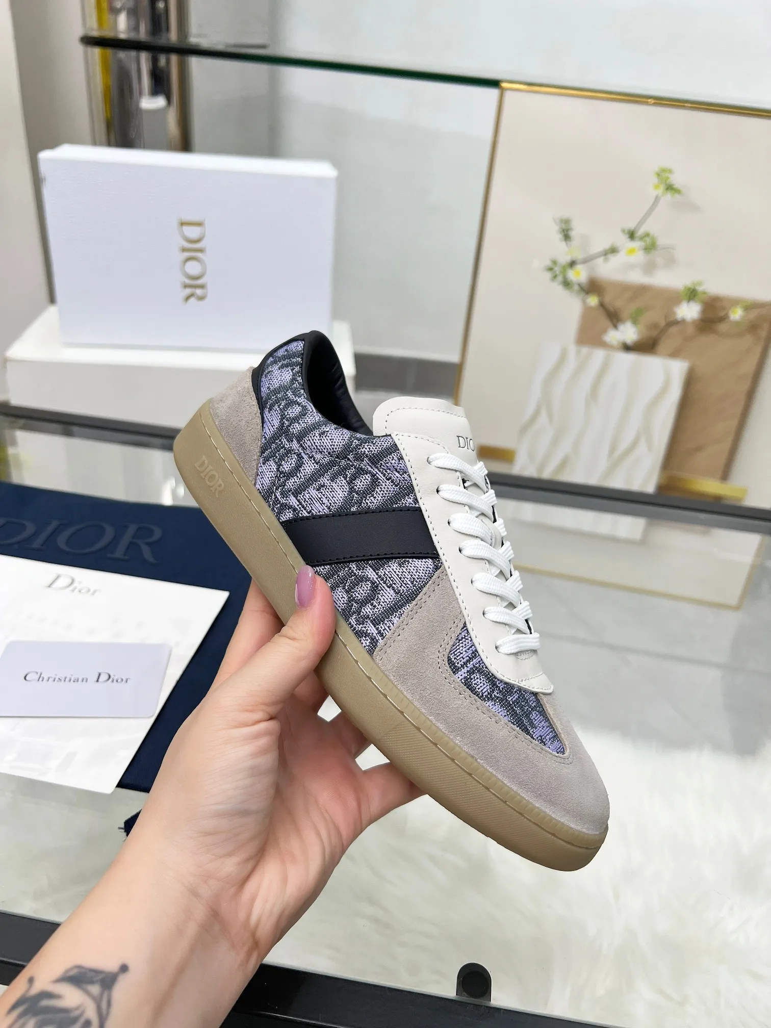 👟👟Ex-factory price 460👟👟Male size +10 correct✅ version. 𝐃𝐢𝐨𝐫 𝟮𝟱𝐏𝐫𝐞-𝐅𝐚𝐥𝐥 𝐁𝐞𝐫𝐥𝐢𝐧 𝟬𝟭 Dior B01 couple casual moral training shoes white shoes sneakers late 90s fashion brand Maison Margiela purchased GAT in large quantities and gave them a makeover. This shoe type of De Xun officially started its fashion journey. Original: Top layer of cowhide, cowhide lining, original outsole Size: 35-45 (40 for women, 45 for men, custom made, non-refundable)